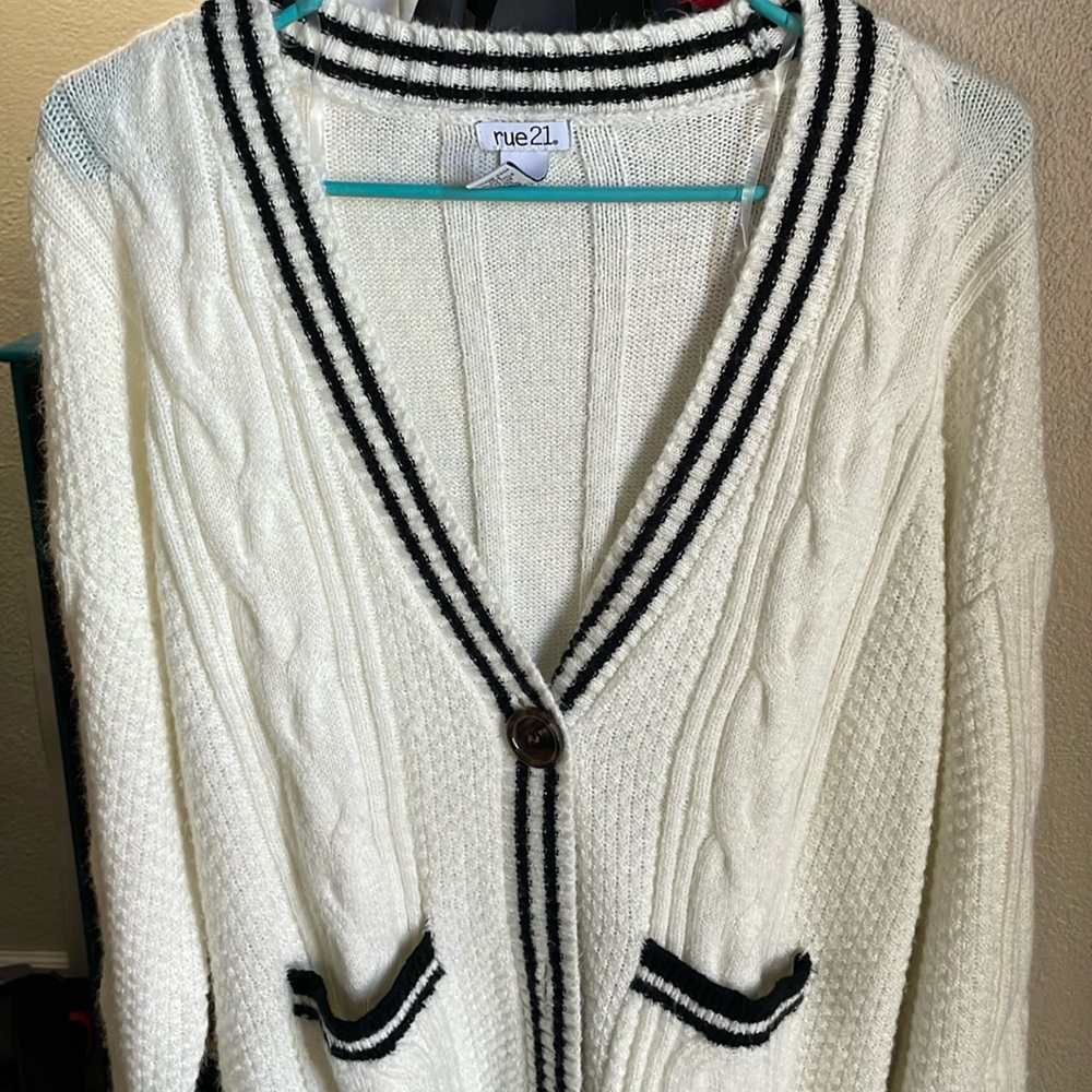 Lined Cardigan with button detailing